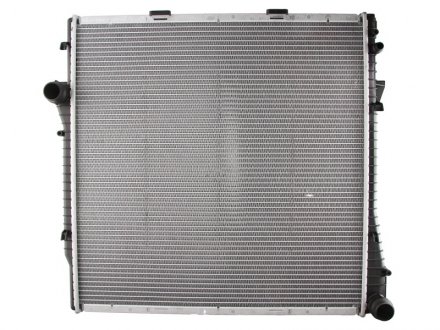 Радиатор охлаждения BMW X5 E53 (00-) 3.0-4.8i (выр-во) NISSENS 60787A